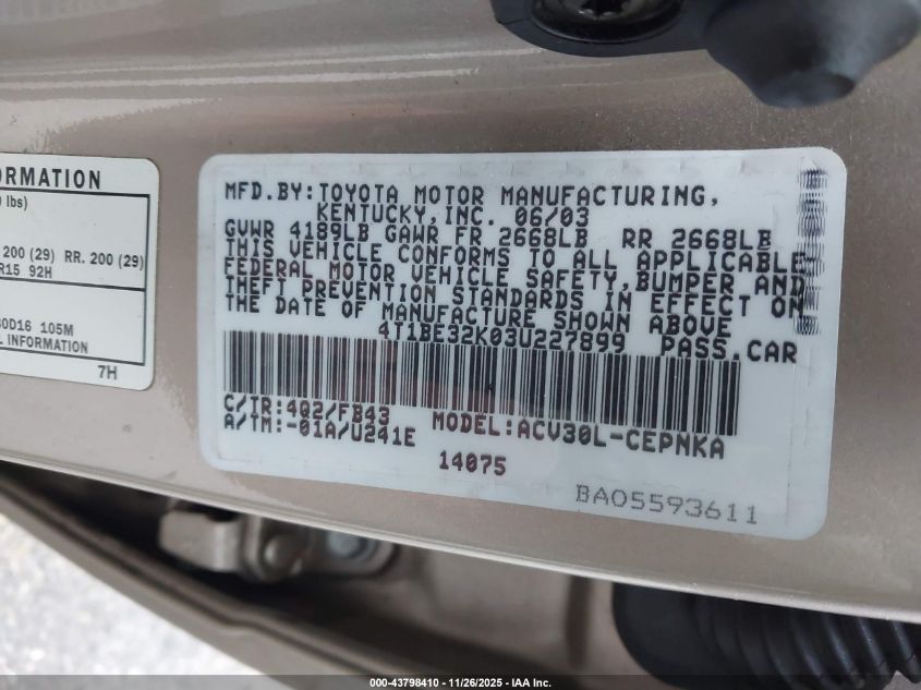 2003 Toyota Camry Le VIN: 4T1BE32K03U227899 Lot: 43798410