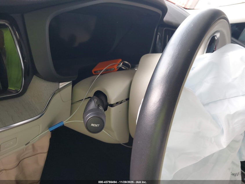 2024 Volvo Xc60 B5 Plus Dark Theme VIN: YV4L12RL0R1841209 Lot: 43798494