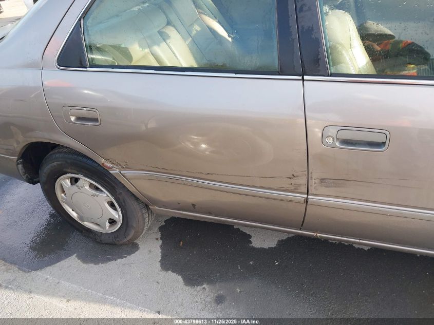 1999 Toyota Camry Ce VIN: 4T1BG22K8XU505295 Lot: 43798613