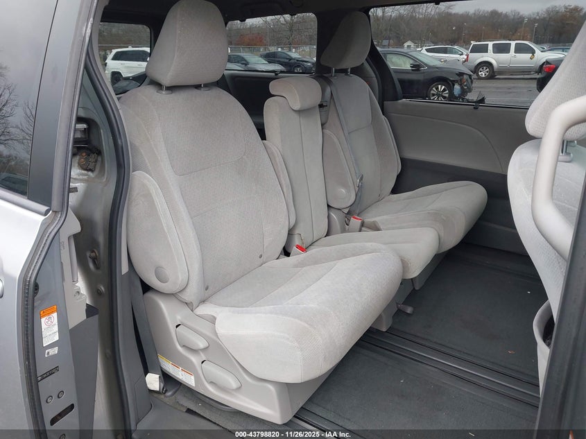 2015 Toyota Sienna Le 8 Passenger VIN: 5TDKK3DC1FS589316 Lot: 43798820