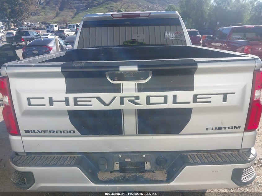 2020 Chevrolet Silverado 1500 2Wd Short Bed Custom VIN: 1GCPWBEK8LZ346915 Lot: 43798981