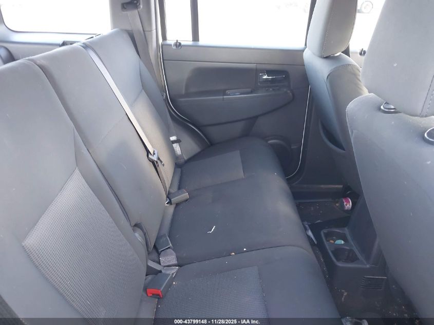 2009 Jeep Liberty Sport VIN: 1J8GN28K79W527621 Lot: 43799148