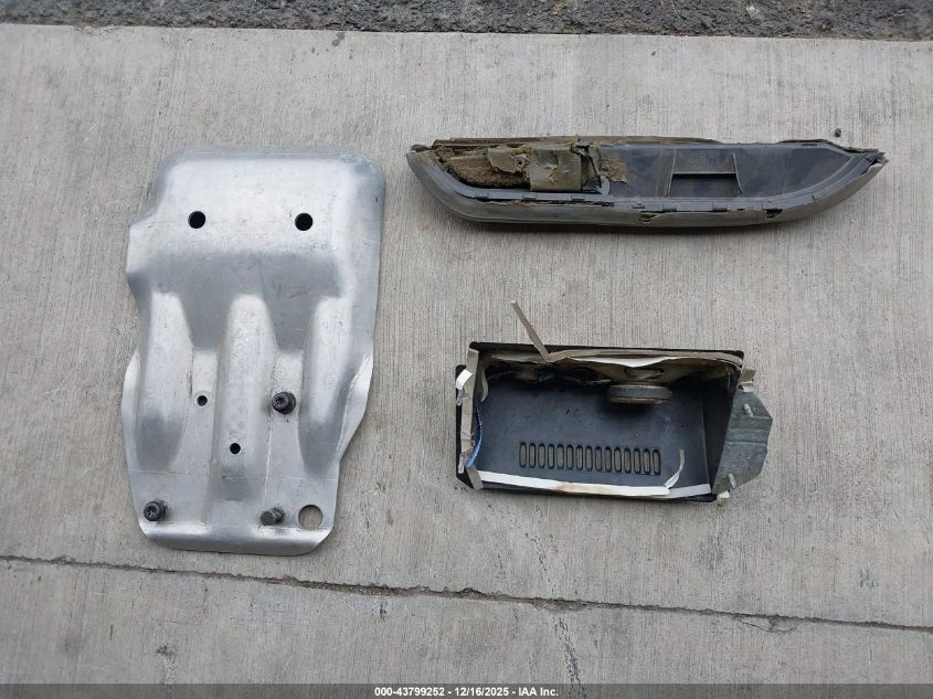 1993 GMC Yukon VIN: 1GKEK18K7PJ703809 Lot: 43799252