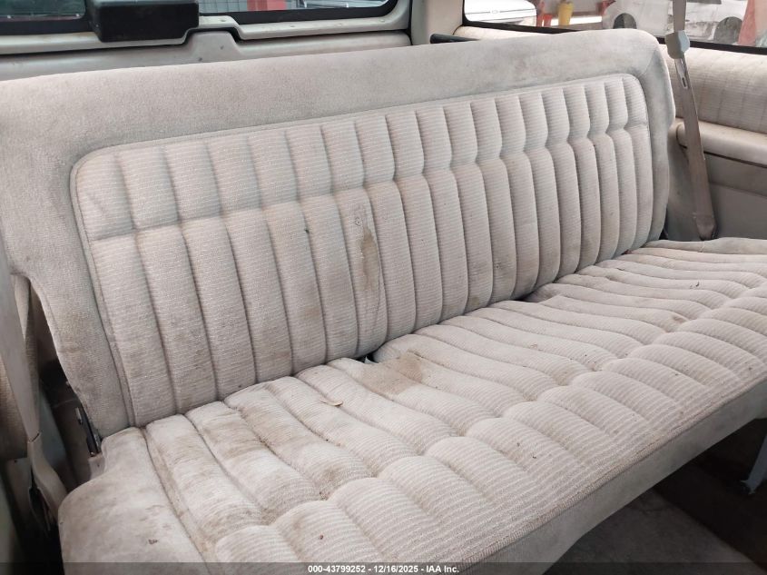 1993 GMC Yukon VIN: 1GKEK18K7PJ703809 Lot: 43799252