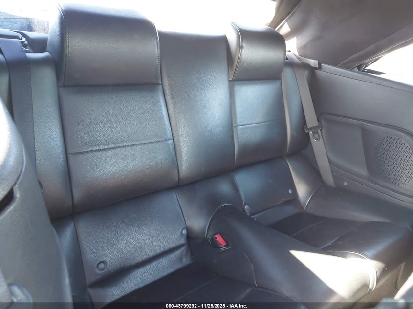 2005 Ford Mustang VIN: 1ZVHT84N255203302 Lot: 43799292