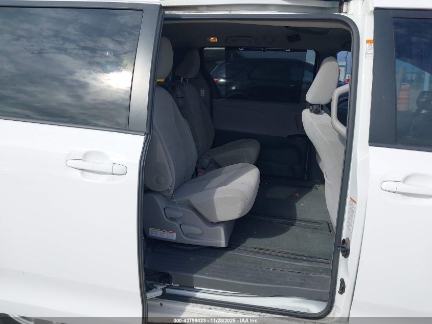 2017 Toyota Sienna Le 8 Passenger VIN: 5TDKZ3DC3HS900338 Lot: 43799423