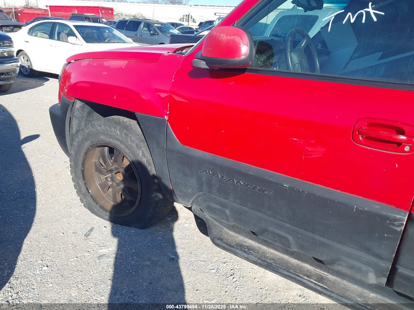 2002 Chevrolet Avalanche 1500 VIN: 3GNEC13T22G168138 Lot: 43799494