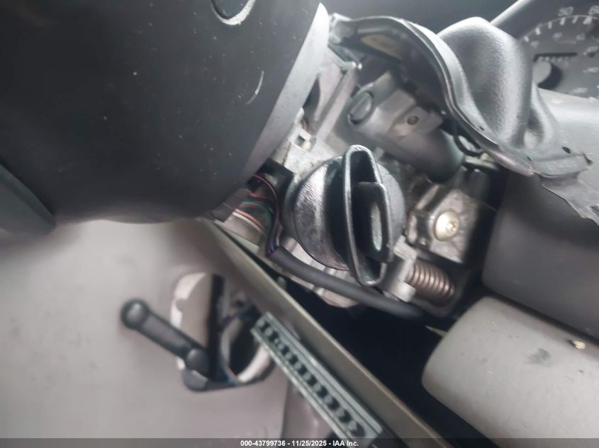 2000 Ford F-350 Lariat/Xl/Xlt VIN: 1FTSW30F4YEA48161 Lot: 43799736