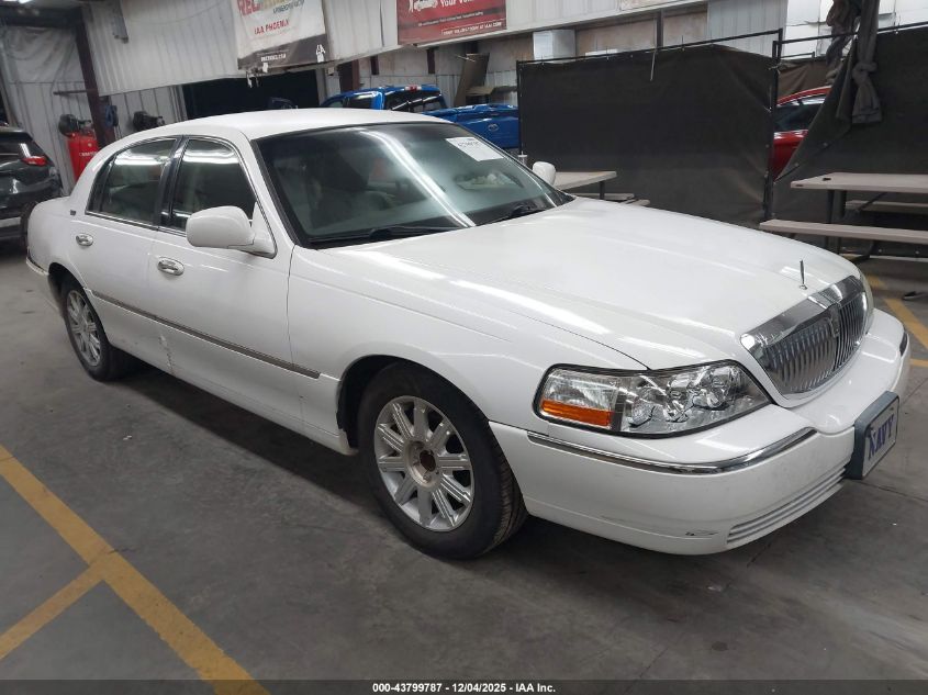 LINCOLN TOWN CAR SIGNATURE LIMITED