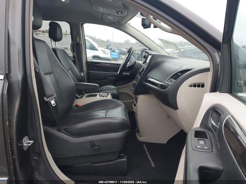 2A4RR8DG4BR655509 2011 CHRYSLER TOWN & COUNTRY photo no. 5