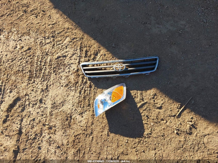 2001 Toyota Camry Le VIN: JT2BG22KX10548872 Lot: 43799943