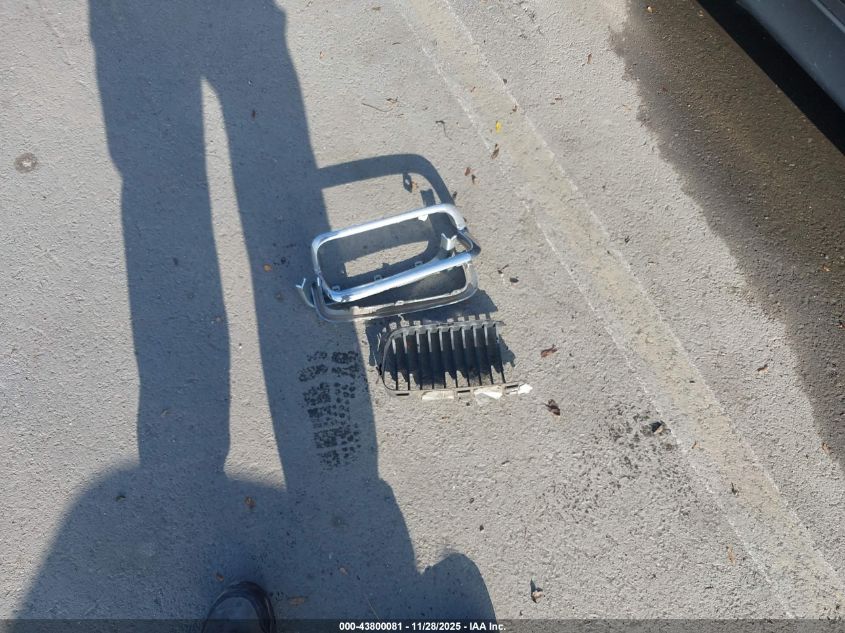 2000 BMW 740Il VIN: WBAGH8342YDP11026 Lot: 43800081