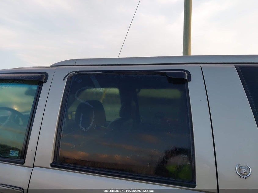 2000 Cadillac Escalade Standard VIN: 1GYEK13RXYR122365 Lot: 43800307