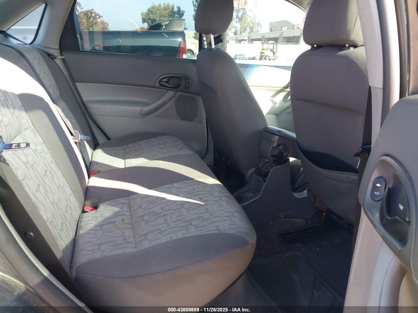 2005 Ford Focus Zx4 VIN: 1FAFP34N15W216768 Lot: 43800689