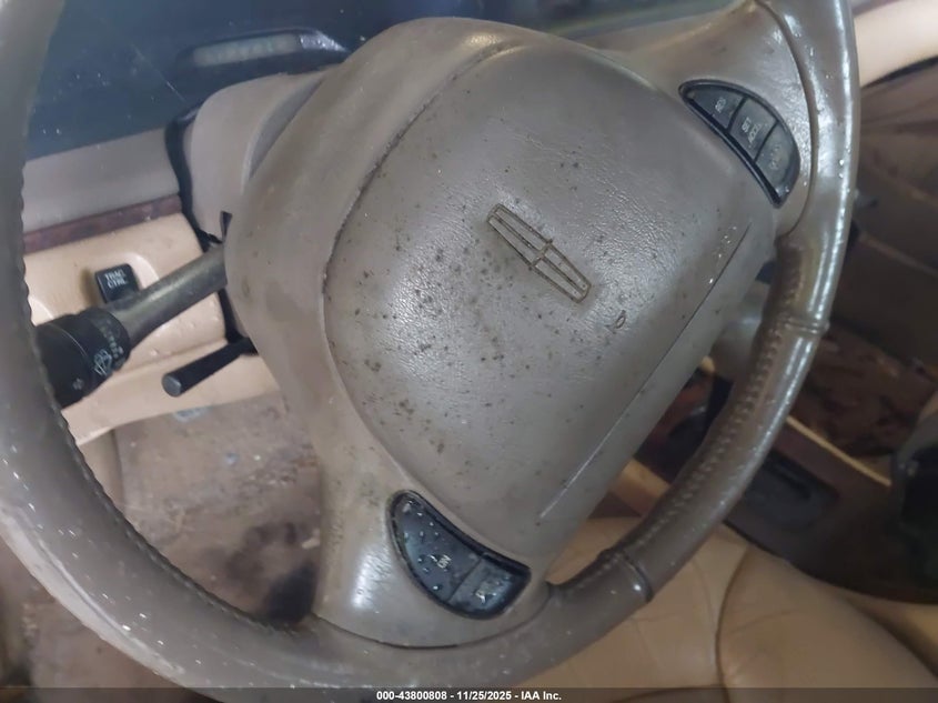 1997 Lincoln Continental VIN: 1LNLM97V3VY650906 Lot: 43800808