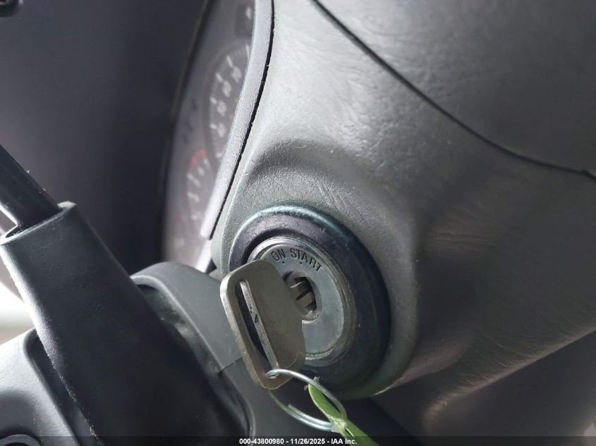 2003 Toyota Tundra Sr5 V8 VIN: 5TBBT44133S352879 Lot: 43800980