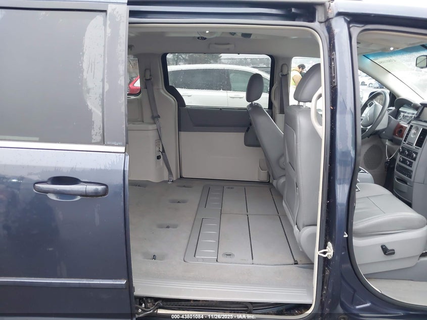 2008 Chrysler Town & Country Touring VIN: 2A8HR54P88R839028 Lot: 43801084