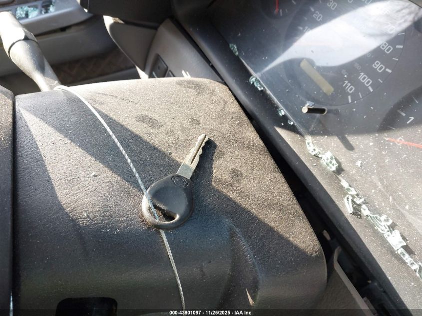 2001 Nissan Xterra Xe VIN: 5N1ED28Y81C585292 Lot: 43801097