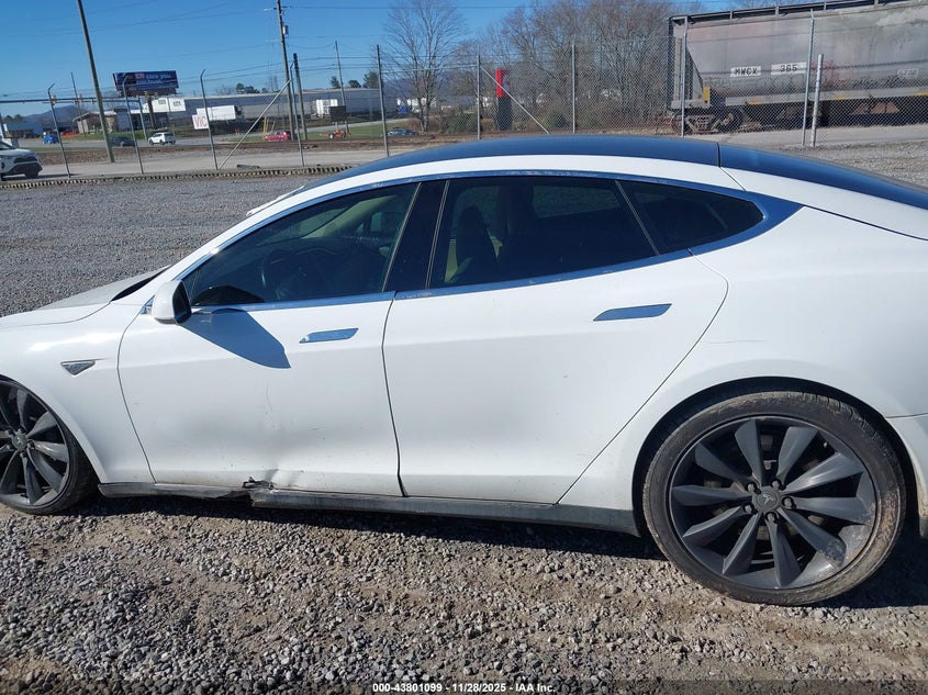 2013 Tesla Model S Performance VIN: 5YJSA1DP0DFP05519 Lot: 43801099