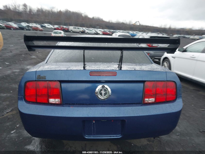 2007 Ford Mustang V6 Deluxe/V6 Premium VIN: 1ZVFT80N975240363 Lot: 43801183