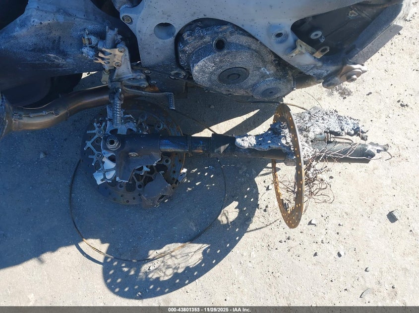 2017 Suzuki Gsx-R600 VIN: JS1GN7FA7H2101216 Lot: 43801353