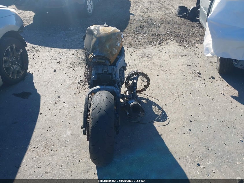 2017 Suzuki Gsx-R600 VIN: JS1GN7FA7H2101216 Lot: 43801353