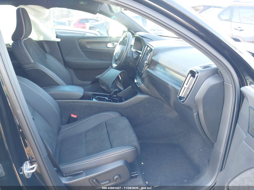 YV4ED3GB7N2009600 2022 VOLVO C40 photo no. 5