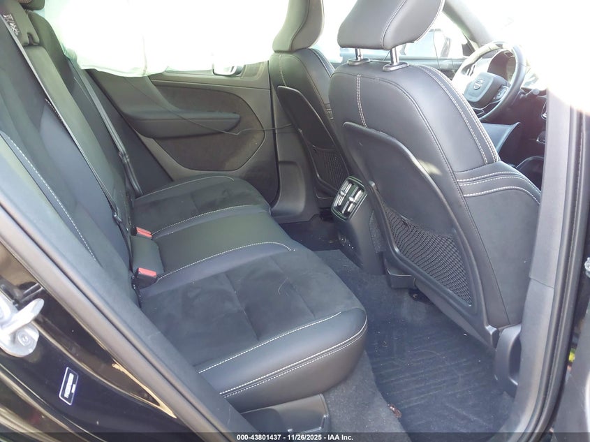 YV4ED3GB7N2009600 2022 VOLVO C40 photo no. 8