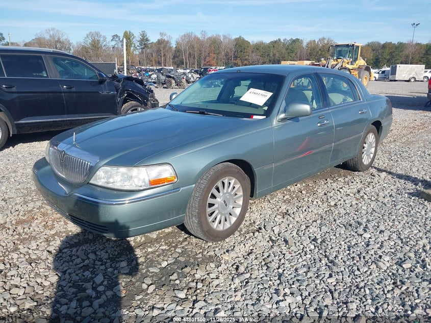 1LNHM81W74Y657664 2004 LINCOLN TOWN CAR photo no. 2