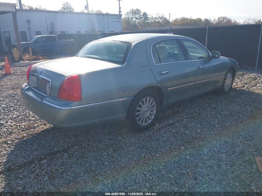 1LNHM81W74Y657664 2004 LINCOLN TOWN CAR photo no. 4