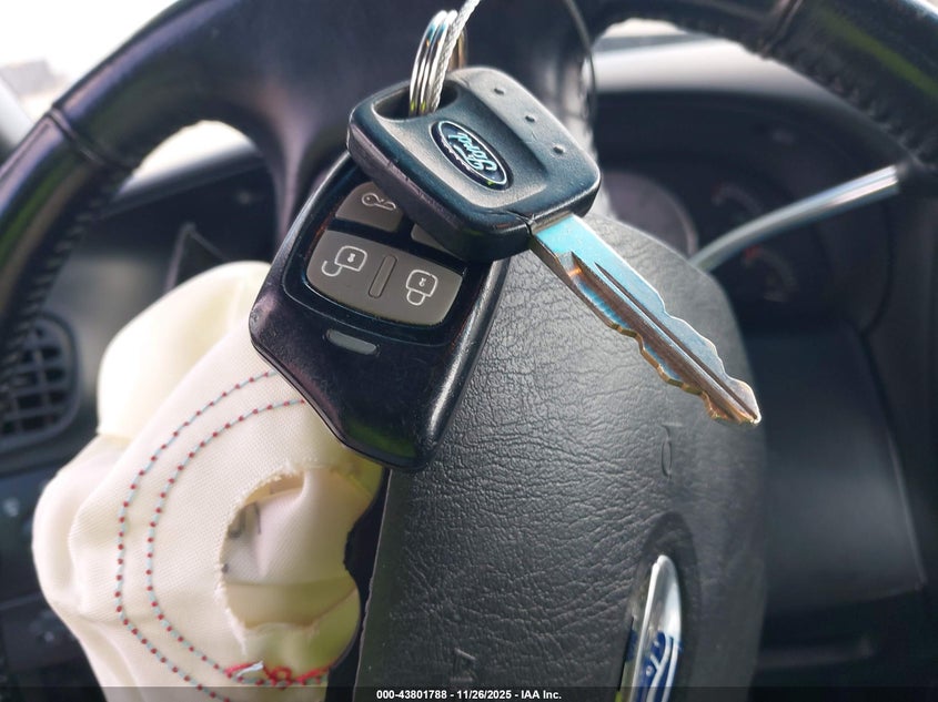 2002 Ford F-150 Lariat VIN: 1FTRW07302KE11427 Lot: 43801788