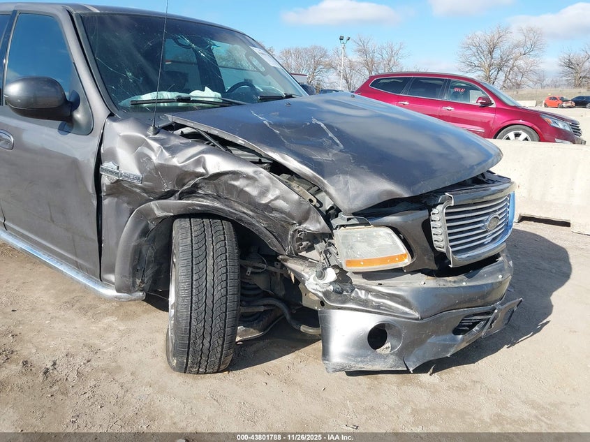 2002 Ford F-150 Lariat VIN: 1FTRW07302KE11427 Lot: 43801788