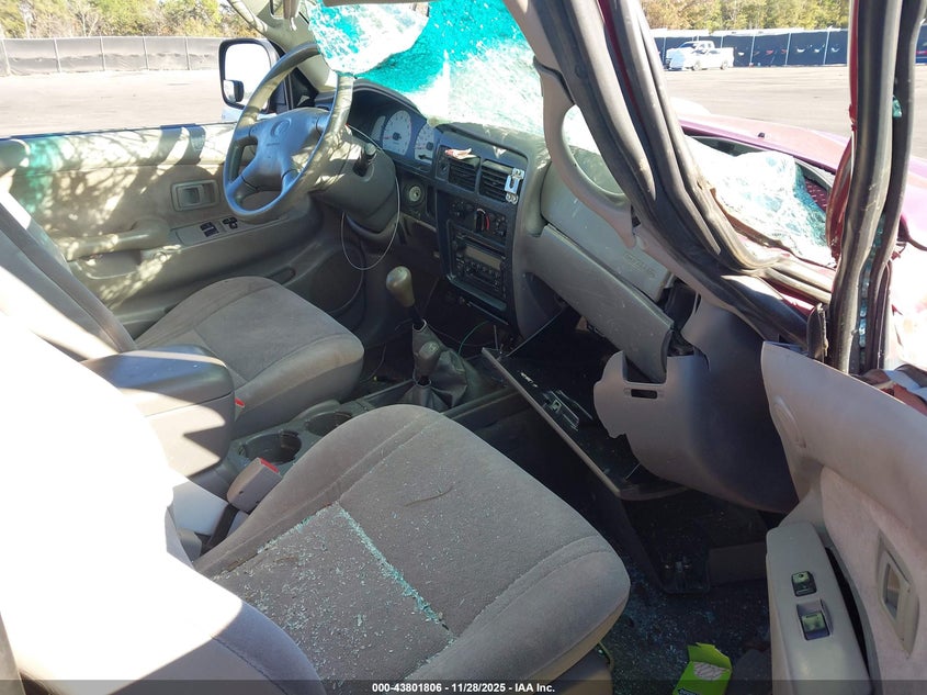 5TEWN72N32Z028651 2002 TOYOTA TACOMA photo no. 5