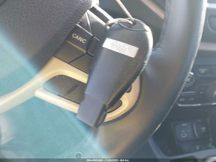 2017 Jeep Cherokee Latitude Fwd VIN: 1C4PJLCB1HW586422 Lot: 43801963