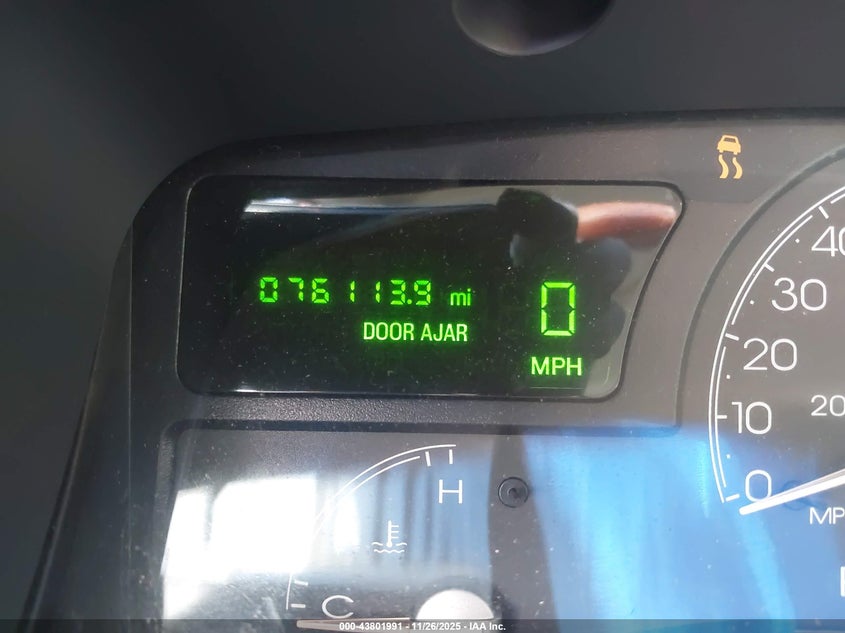 2005 Lincoln Town Car Signature Limited VIN: 1LNHM82W95Y615044 Lot: 43801991