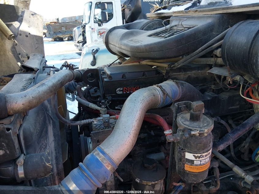 2001 International 9200 9200I VIN: 2HSCEAER31C004766 Lot: 43802220