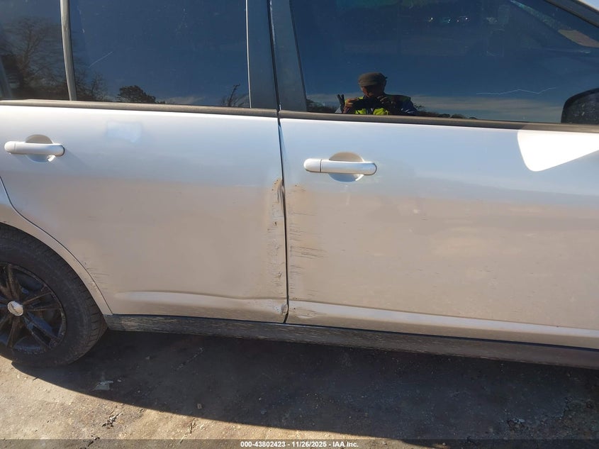 2008 Nissan Versa 1.8Sl VIN: 3N1BC13E38L435318 Lot: 43802423