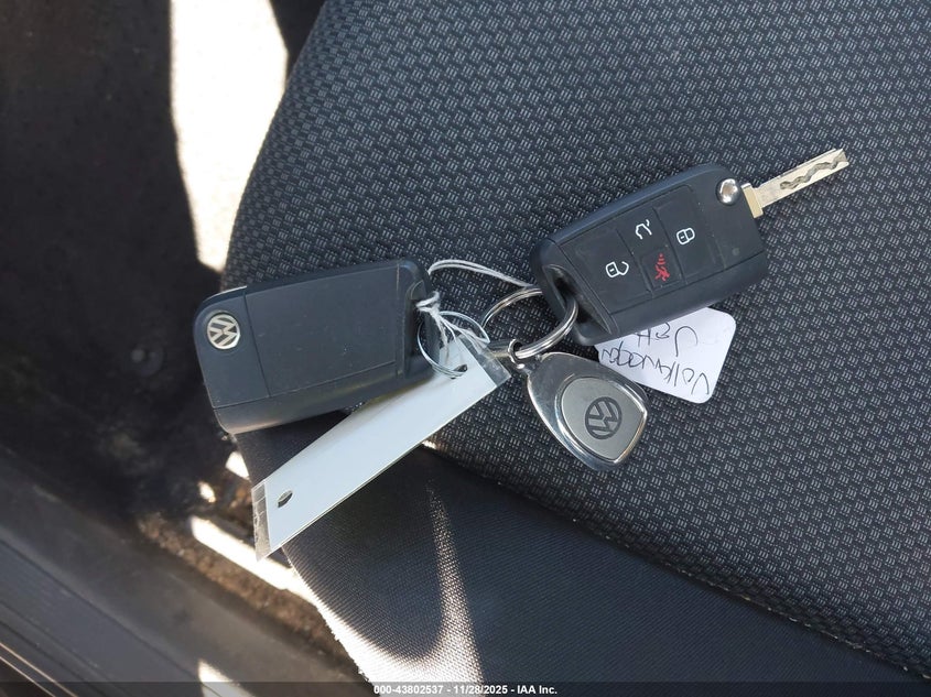 2019 Volkswagen Jetta 1.4T R-Line/1.4T S/1.4T Se VIN: 3VWC57BU2KM027995 Lot: 43802537