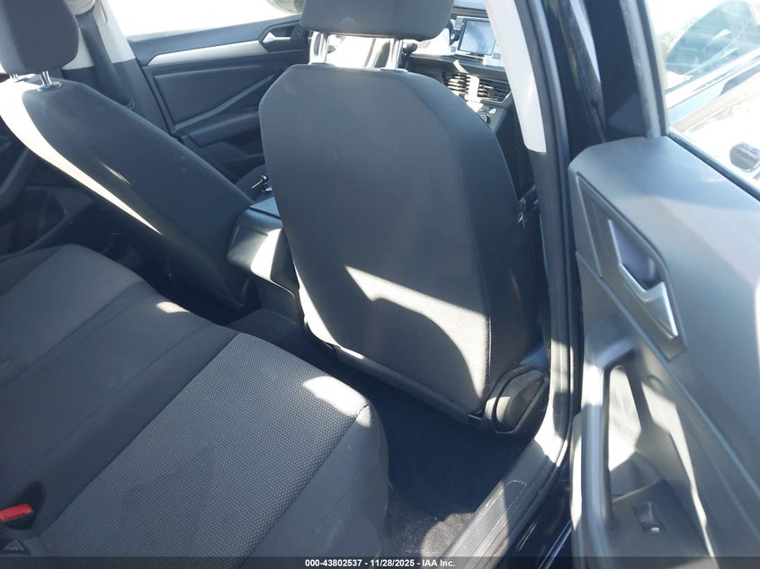 2019 Volkswagen Jetta 1.4T R-Line/1.4T S/1.4T Se VIN: 3VWC57BU2KM027995 Lot: 43802537