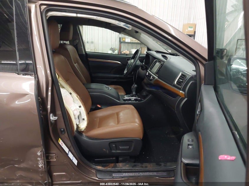 2019 Toyota Highlander Limited Platinum VIN: 5TDDZRFH0KS922874 Lot: 43802540