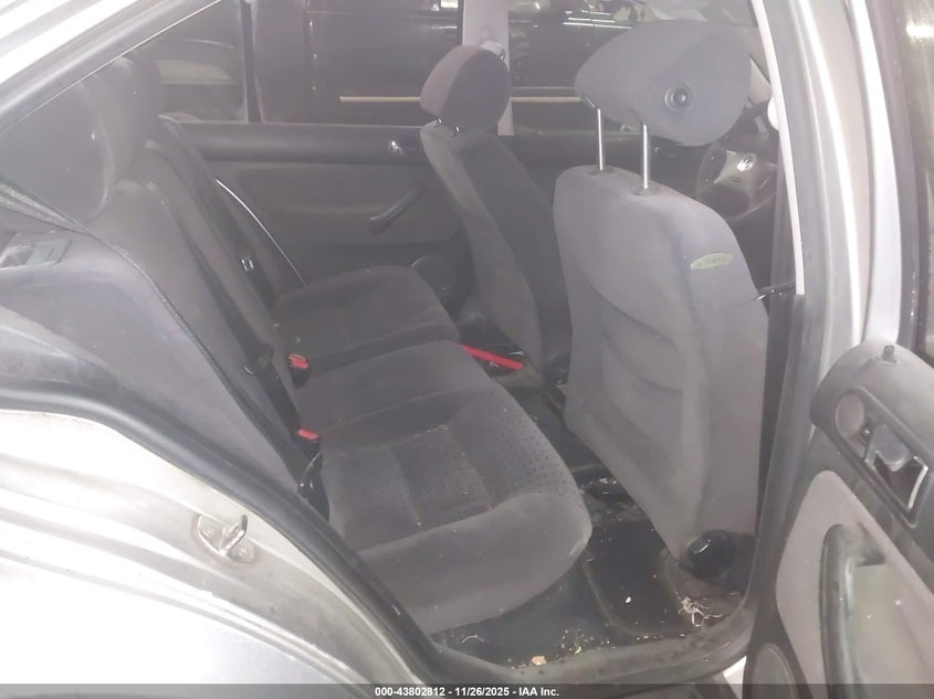 2000 Volkswagen Jetta Gls VIN: 3VWSA29M8YM100814 Lot: 43802812