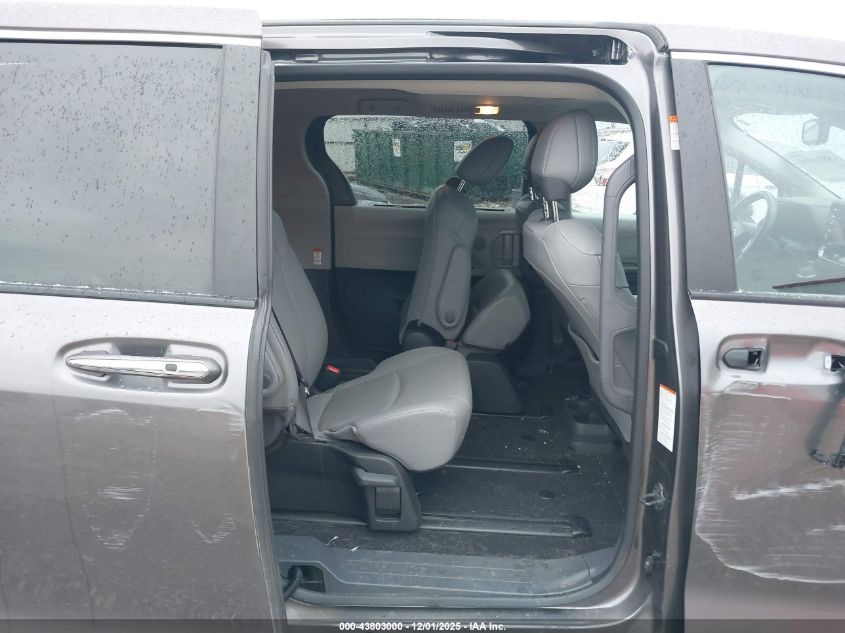 2024 Toyota Sienna - 5TDYRKEC1RS212519