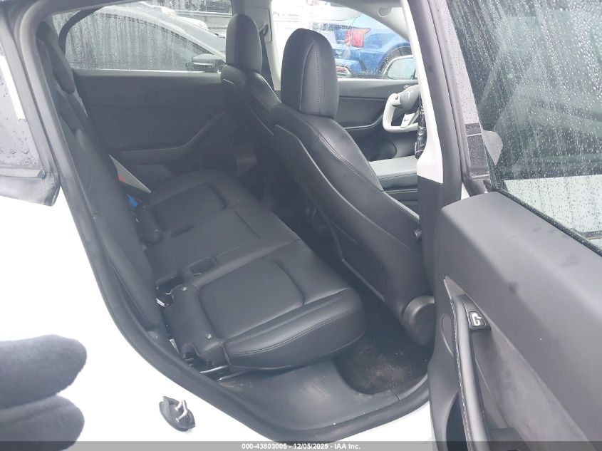 2022 Tesla Model Y Long Range Dual Motor All-Wheel Drive VIN: 7SAYGDEE9NF374614 Lot: 43803005