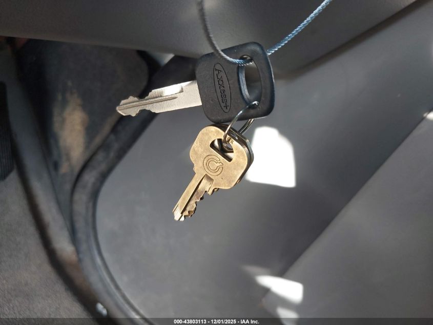 2002 Ford E-250 Commercial VIN: 1FTNE24222HB28906 Lot: 43803113