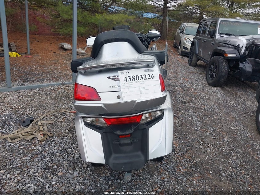 2015 Honda Gl1800 VIN: JH2SC68G2FK300728 Lot: 43803226