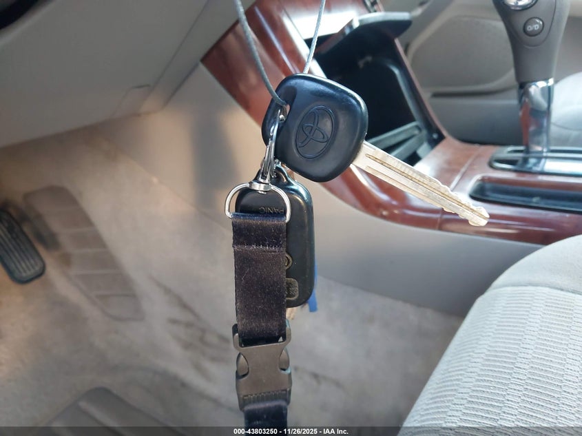 2005 Toyota Camry Xle VIN: 4T1BE32K45U038305 Lot: 43803250