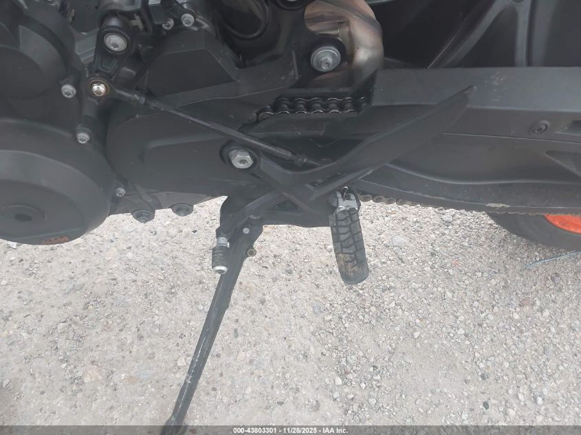 2020 Ktm 790 Duke VIN: VBKTU6404LM774035 Lot: 43803301