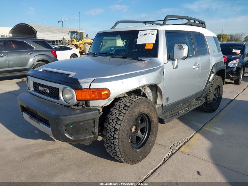 JTEZU11FX8K004556 2008 TOYOTA FJ CRUISER photo no. 2