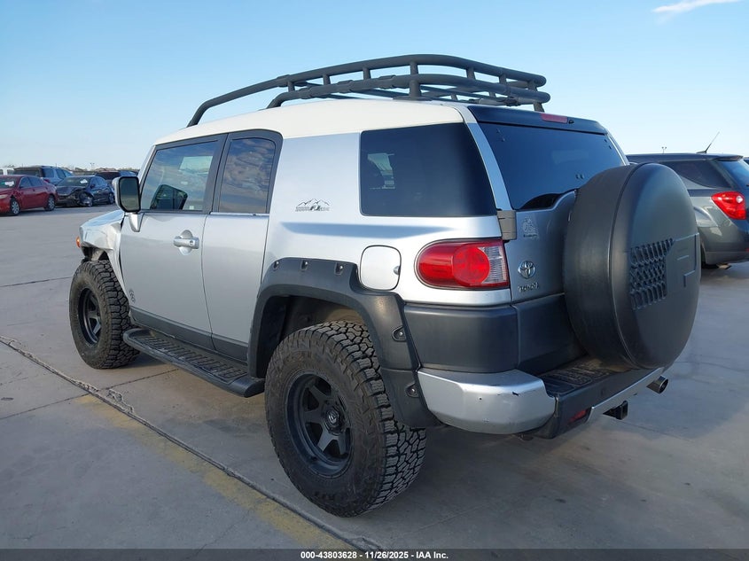 JTEZU11FX8K004556 2008 TOYOTA FJ CRUISER photo no. 3