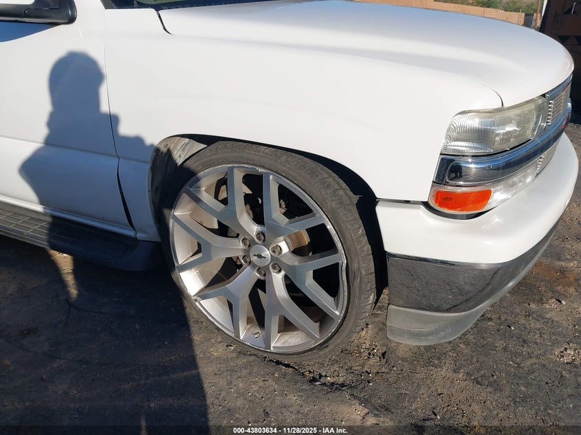 2005 Chevrolet Tahoe Lt VIN: 1GNEC13T55R116622 Lot: 43803634